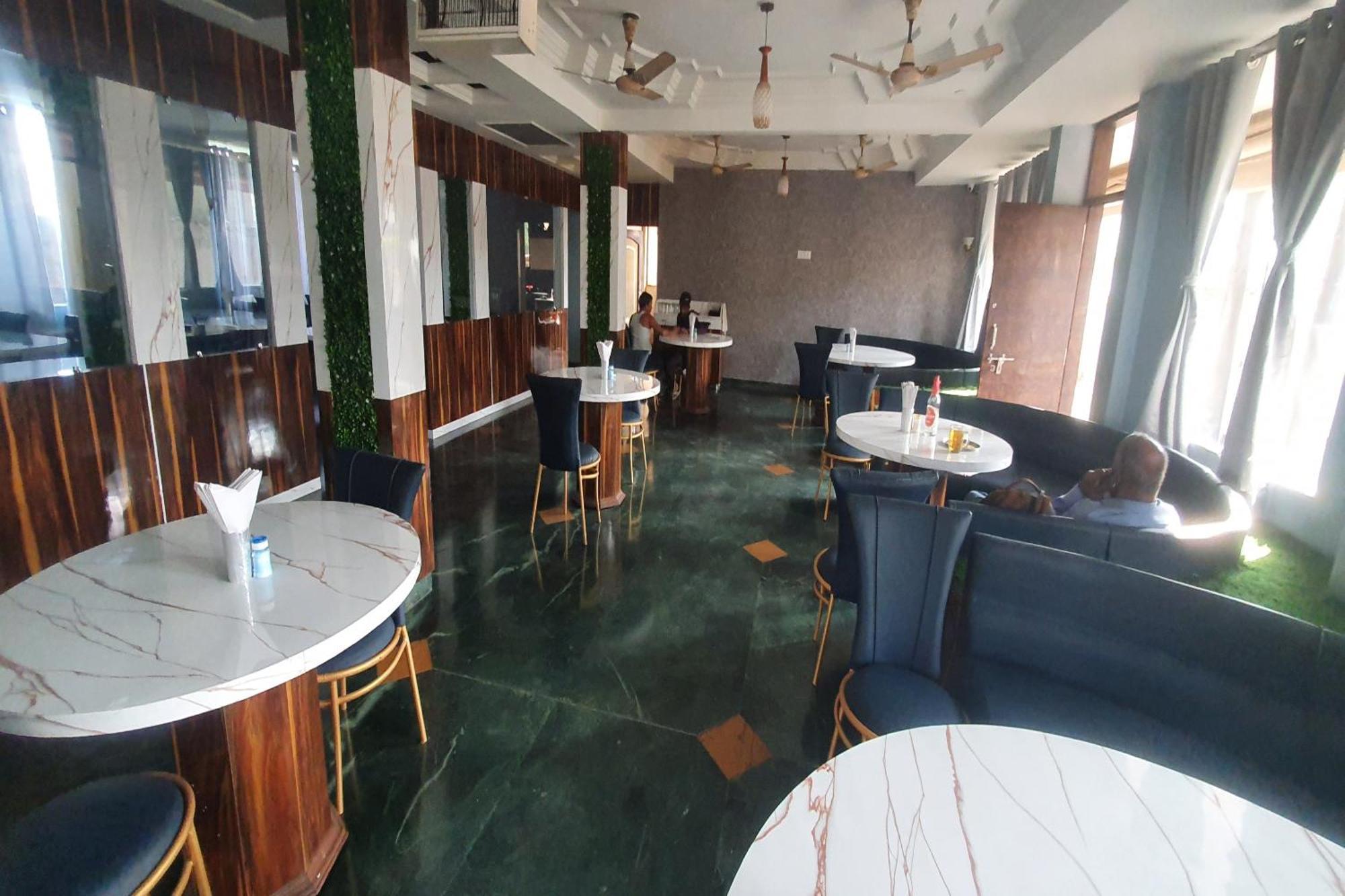 Oyo Hotel Rajshree Akolia Extérieur photo